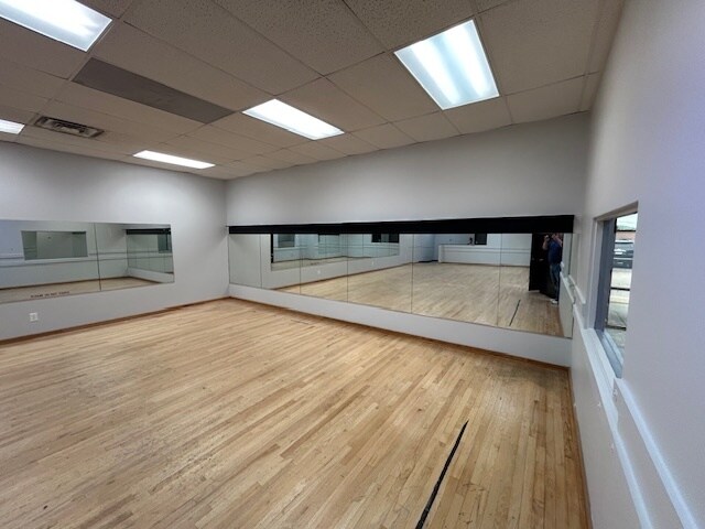 More Photos Of 98 Legends Pky, Eureka Unknown For Lease