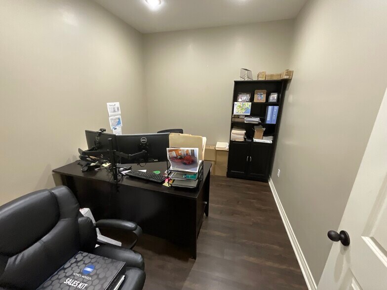More Photos Of 1619 6th St, Bay City Office For Sale