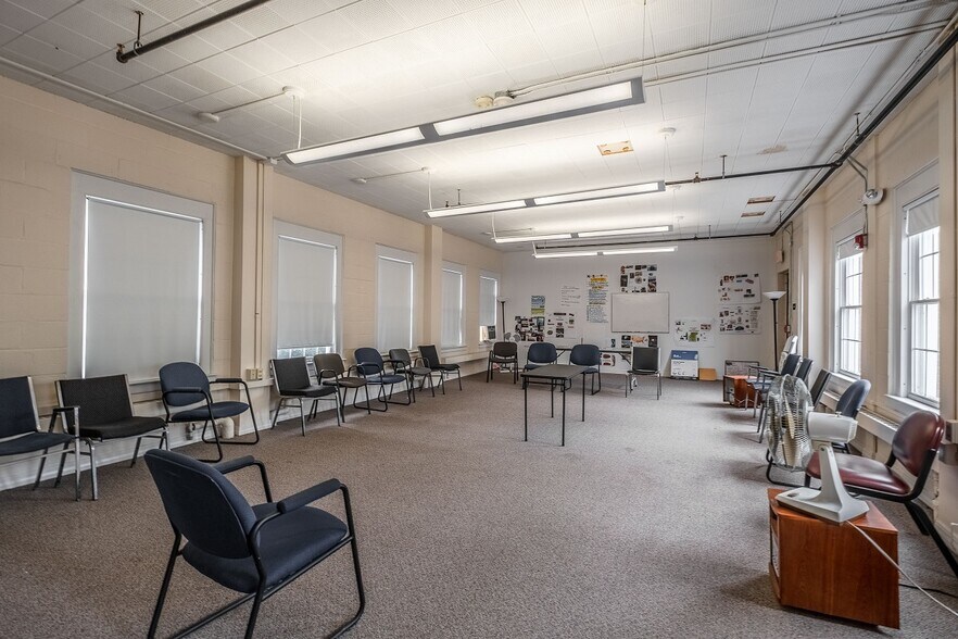 More Photos Of 9 Green St, Augusta Office For Lease