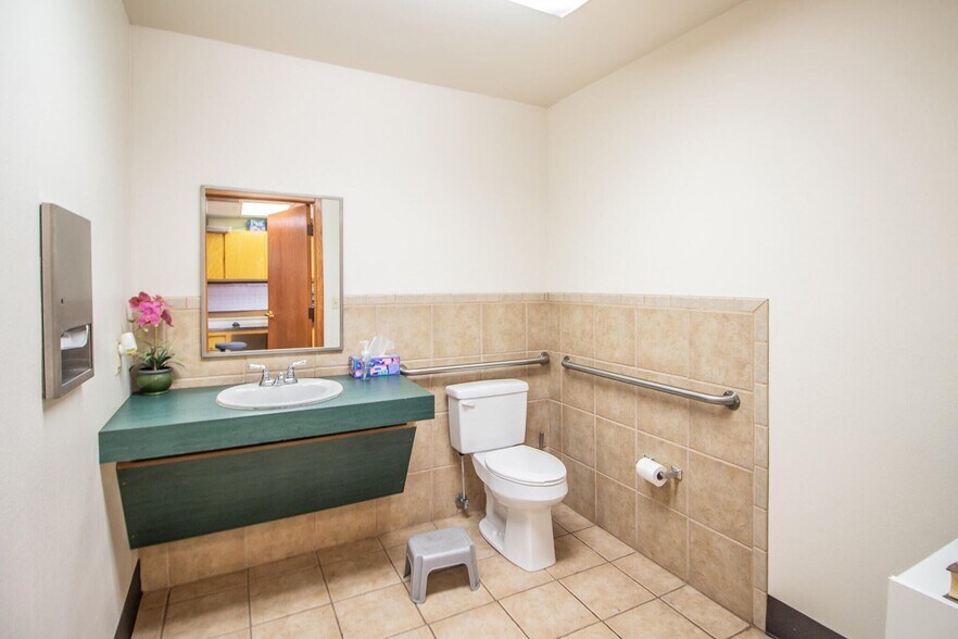 More Photos Of 1601 44th St, Lubbock Religious Facility For Sale