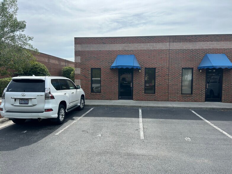 More Photos Of 311 Judges Rd, Wilmington Showroom For Lease