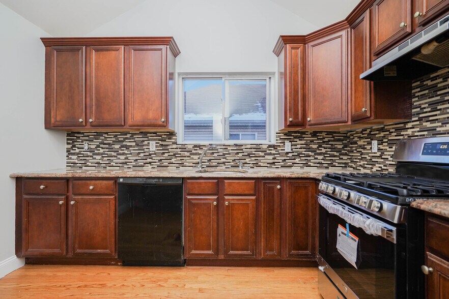 More Photos Of 1330-1332 Rockland Ave, Staten Island Medical For Sale