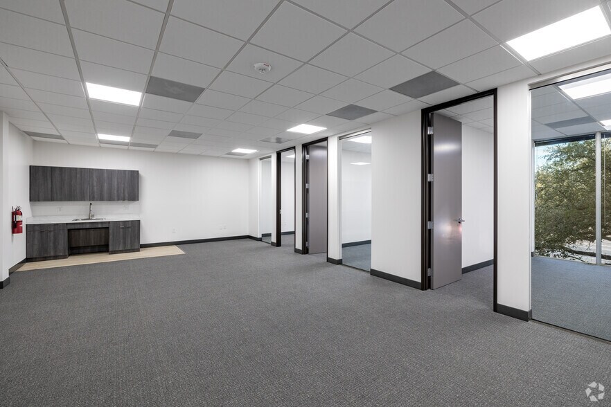 More Photos Of 4318 Woodcock Dr, San Antonio Office For Sale