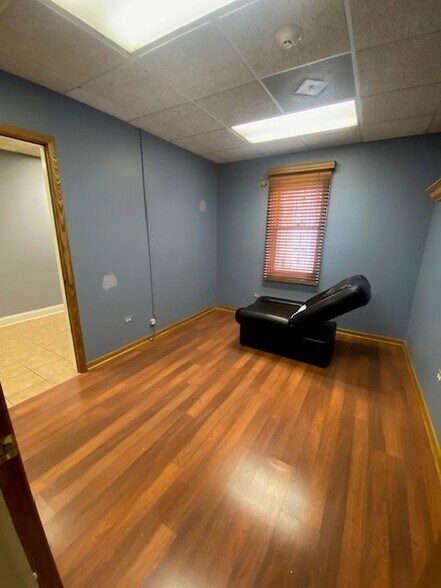 More Photos Of 9100 Ogden Ave, Brookfield Office For Lease