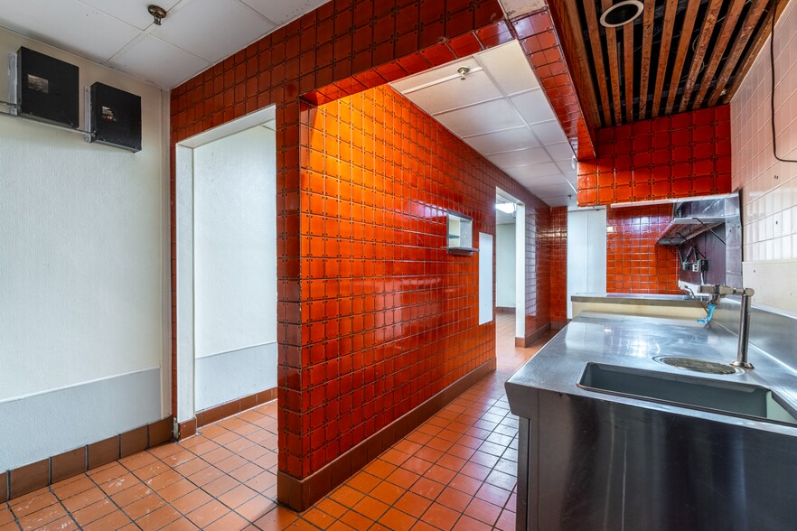 More Photos Of 4111 Parnell Ave, Fort Wayne Restaurant For Sale