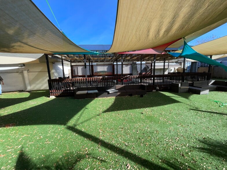 More Photos Of 8804 66th St N, Pinellas Park Bar For Lease