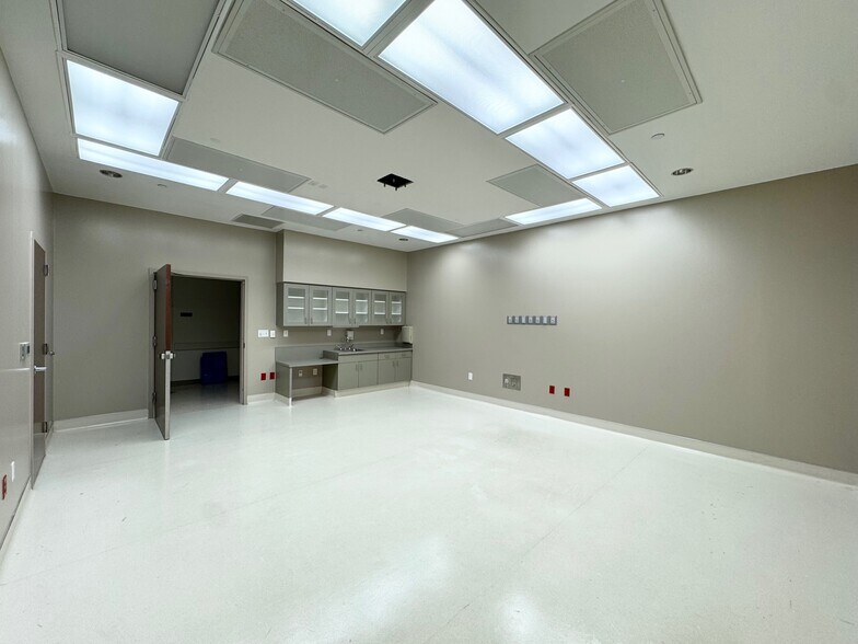 More Photos Of 200 Renaissance Way, Crockett Medical For Sale