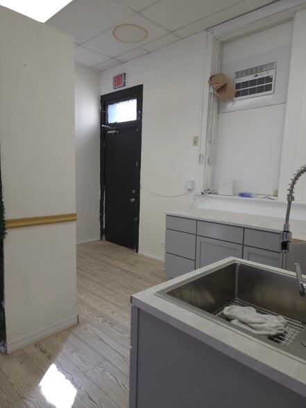 More Photos Of 3013 W Armitage Ave, Chicago Storefront For Lease