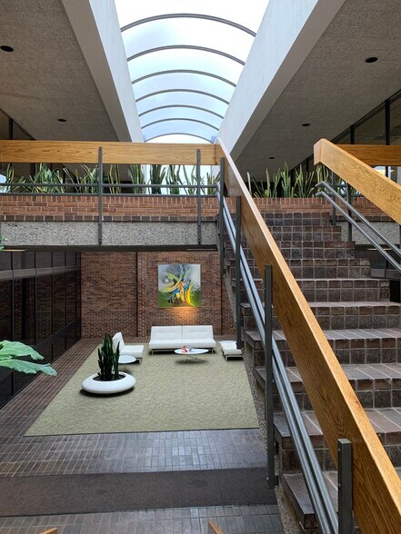 More Photos Of 838 W Long Lake Rd, Bloomfield Hills Office For Lease