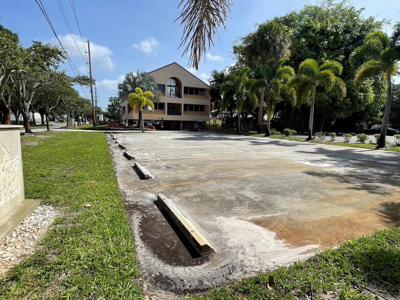 More Photos Of 500 SE Osceola St, Stuart Medical For Sale