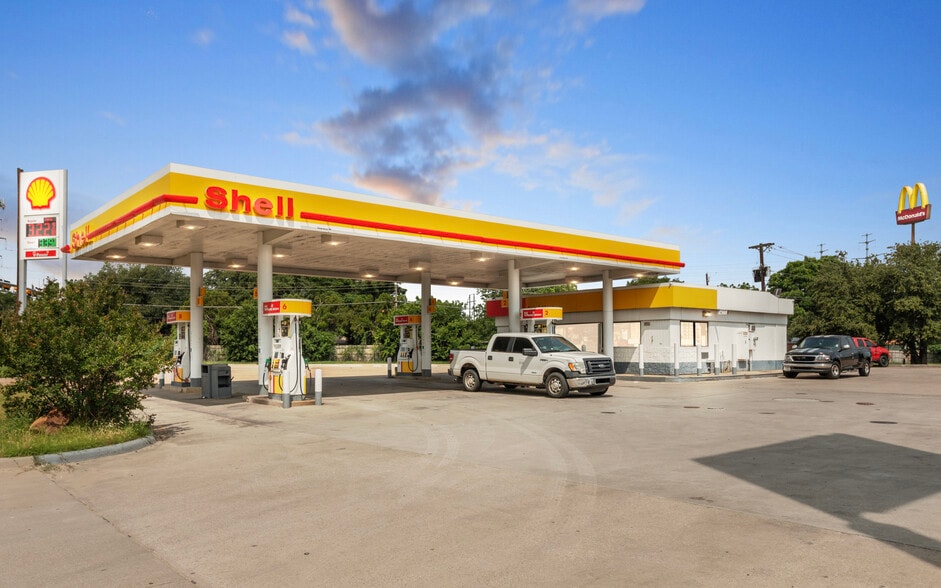 Primary Photo Of 7301 Airport Fwy, Richland Hills Service Station For Sale