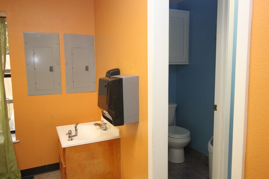 More Photos Of 3421 E Walnut St, Pearland Daycare Center For Sale