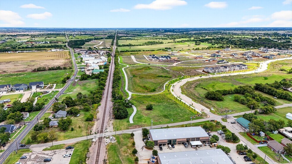 More Photos Of 512 N Oklahoma Dr, Celina Office For Sale