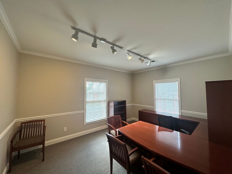 More Photos Of 106 Pilgrim Village Dr, Cumming Office For Sale