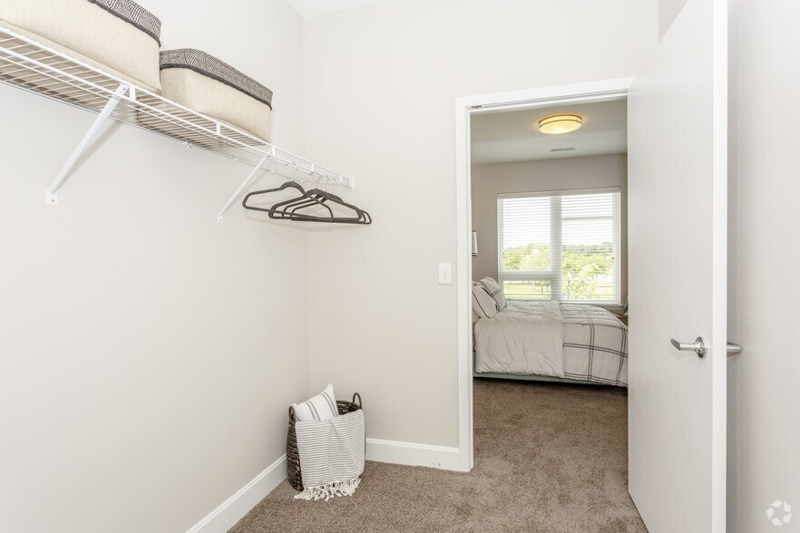More Photos Of 1000 Berkley Pky, Kansas City Apartments For Sale