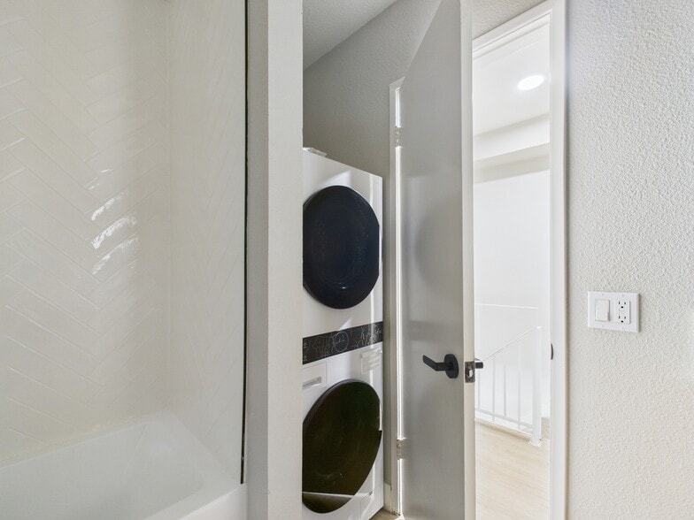 More Photos Of 221 S Nevada St, Oceanside Apartments For Sale