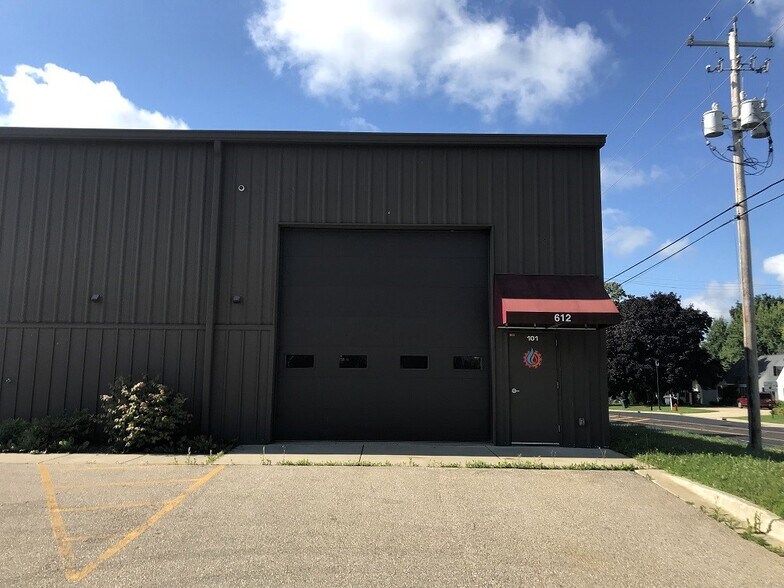 More Photos Of 612 N Main St, Cottage Grove Distribution For Lease