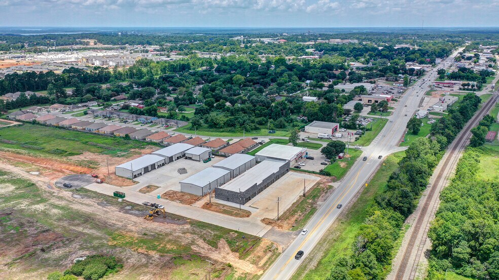 More Photos Of 12261 Hwy 75 N, Willis Unknown For Lease