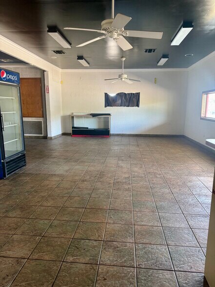 More Photos Of 200 Cecilia St, Alice Convenience Store For Lease