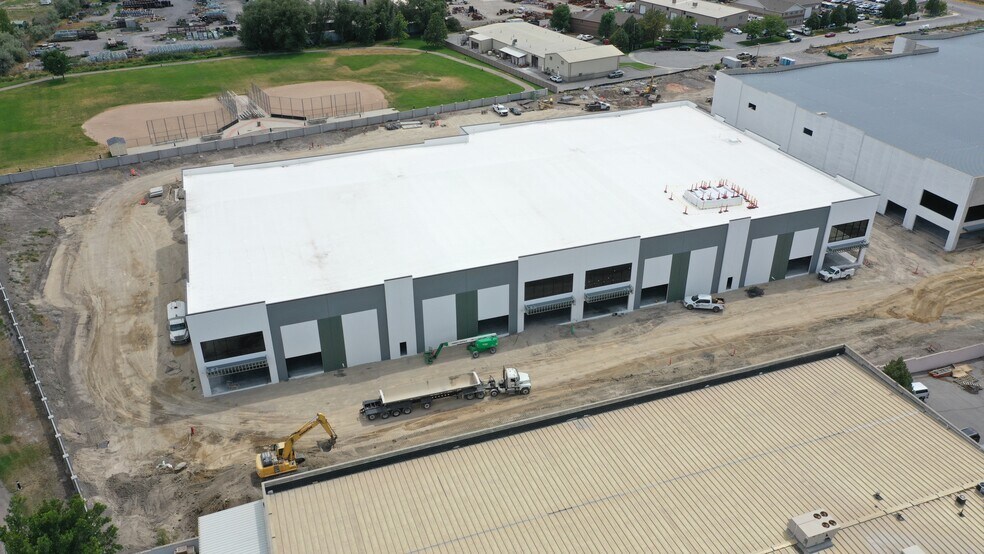 More Photos Of 310 N Genevea Rd, Lindon Unknown For Lease