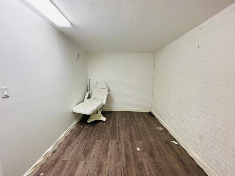 More Photos Of 9750 S Hwy 6, Sugar Land Unknown For Lease