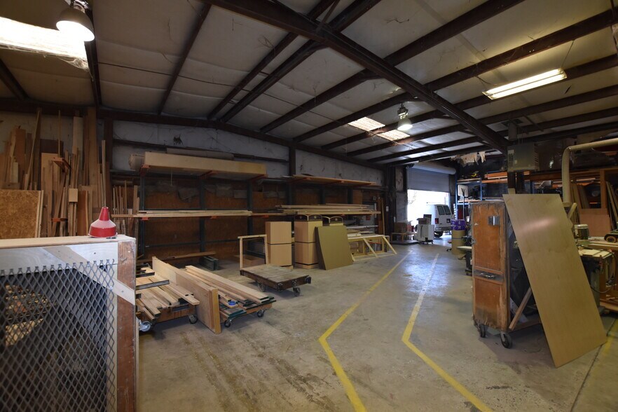 More Photos Of 4010 Calhoun Ave, Chattanooga Light Distribution For Sale