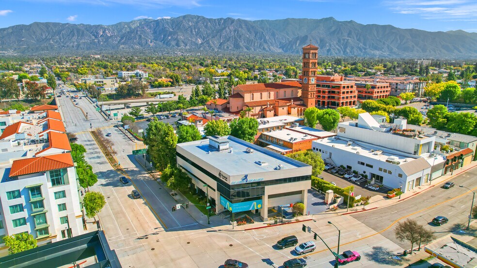 More Photos Of 224 N Fair Oaks Ave, Pasadena Medical For Lease