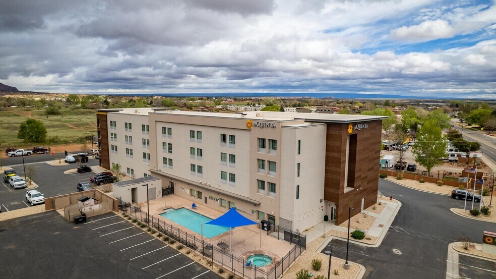 More Photos Of 465 S 100 E, Kanab Hospitality For Sale