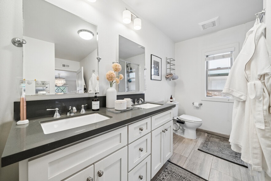 More Photos Of 2048 Garden Ln, Costa Mesa Multifamily For Sale