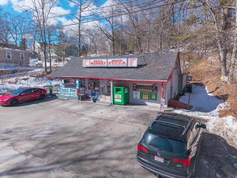 More Photos Of 117 Clinton St, Shrewsbury Freestanding For Sale