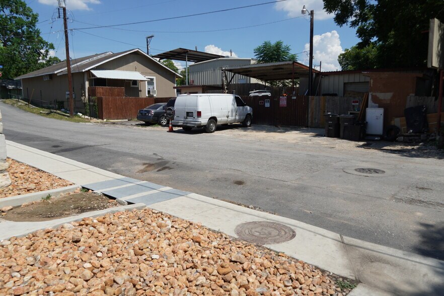 More Photos Of 1601 S Roosevelt Ave, San Antonio Daycare Center For Sale