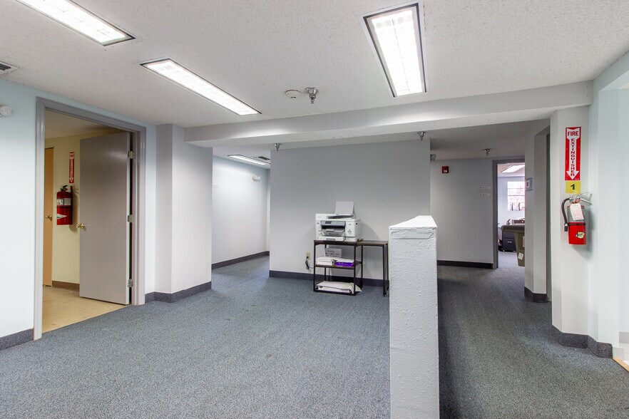 More Photos Of 310 Cypress Rd, Ocala Manufacturing For Sale
