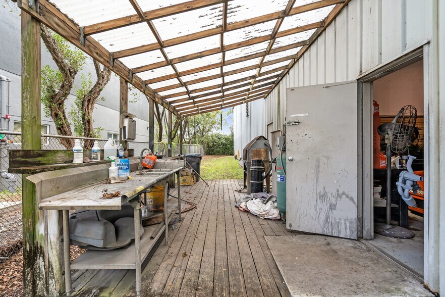 More Photos Of 3709 Interstate Park Rd S, Riviera Beach Light Manufacturing For Sale