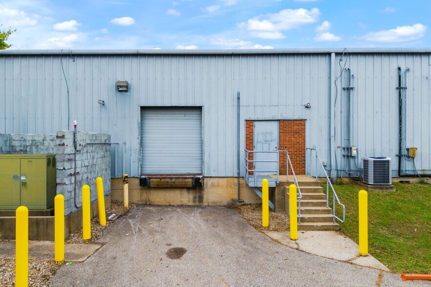 More Photos Of 2800 Diode Ln, Louisville Warehouse For Lease