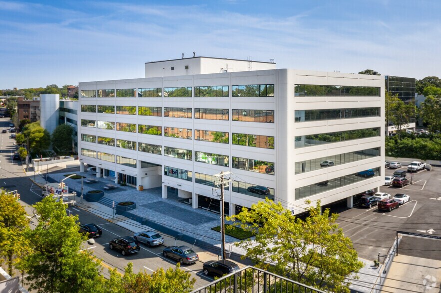More Photos Of 60 Cutter Mill Rd, Great Neck Office For Lease