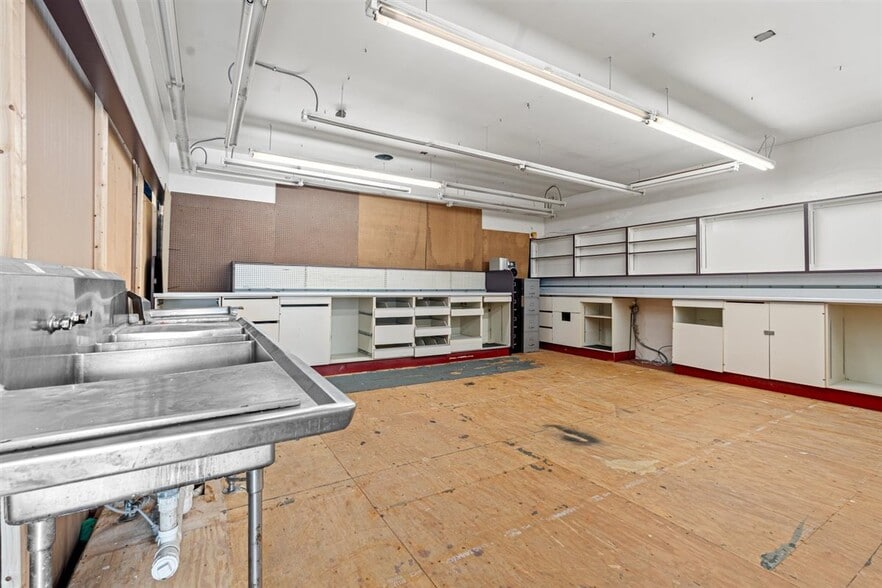 More Photos Of 7535 Williamson Rd, Roanoke Restaurant For Lease