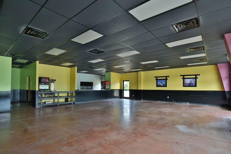 More Photos Of 6563 Gateway Rd, Columbus Storefront For Lease