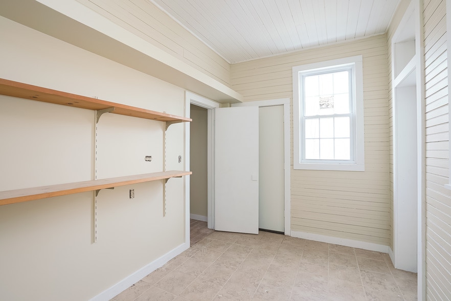 More Photos Of 6 Clinton Ave, Westfield Warehouse For Sale