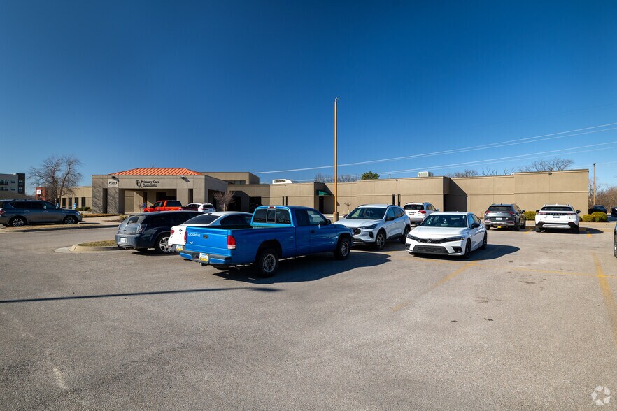 More Photos Of 7111 E 21st St, Wichita Medical For Sale