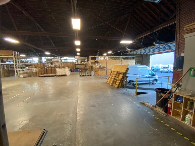 More Photos Of 2001 NW York St, Portland Industrial For Lease