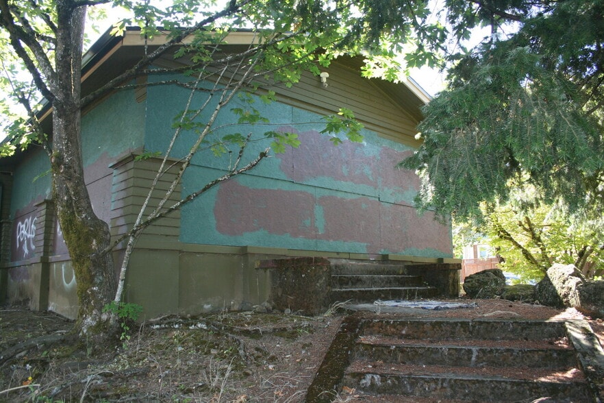 More Photos Of 6520 NE Sandy Blvd, Portland Specialty For Sale