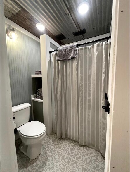 More Photos Of 33 Rose Petal Ln, Ellijay General Retail For Sale