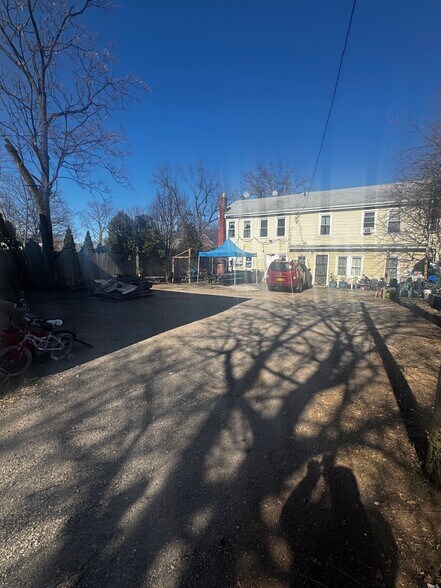 More Photos Of 50 Laurel Ave, Hempstead Apartments For Sale