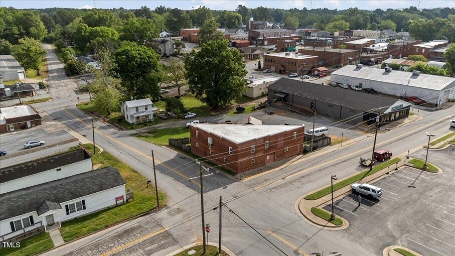 More Photos Of 306 W Main St, South Hill Flex For Lease