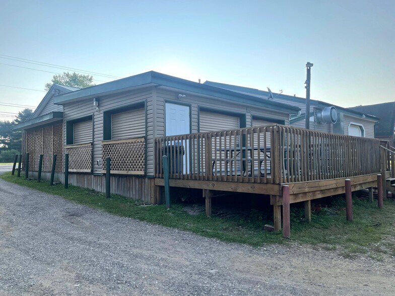 More Photos Of 2521 Waynesburg Dr SE, Canton General Retail For Sale