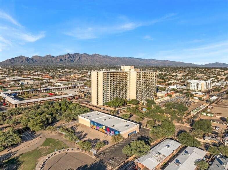 More Photos Of 1401 N Bailey Ln, Tucson Showroom For Sale