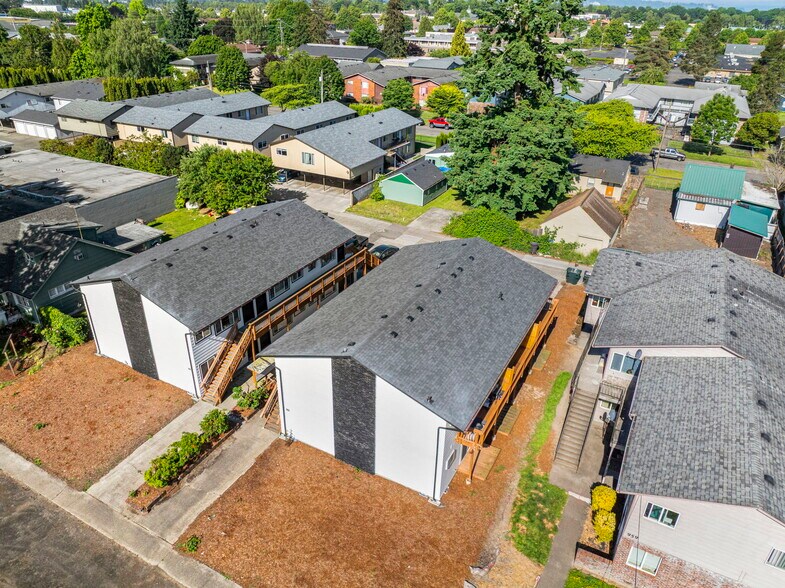 More Photos Of 947 7th Ave, Longview Apartments For Sale