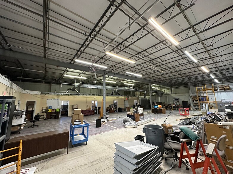 More Photos Of 934 Paramount Pky, Batavia Warehouse For Sale