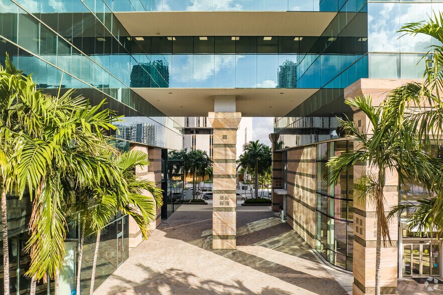 More Photos Of 1 E Broward Blvd, Fort Lauderdale Office For Lease