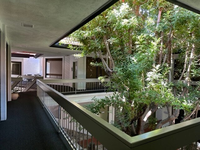 More Photos Of 23123-23129 Ventura Blvd, Woodland Hills Office For Lease